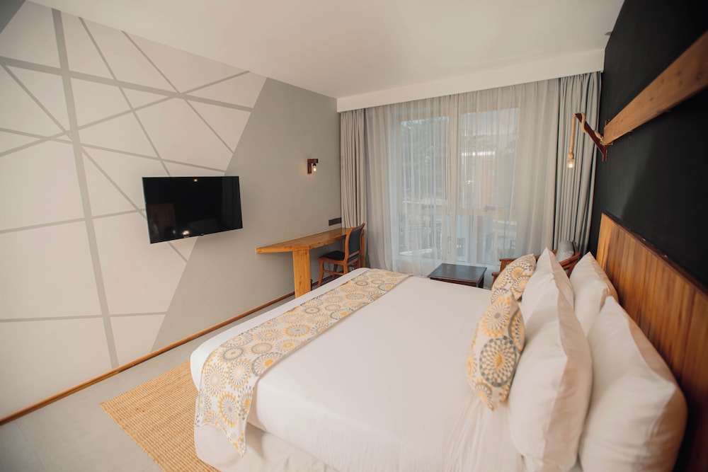 Standard Room, Courtyard View - Photo 8