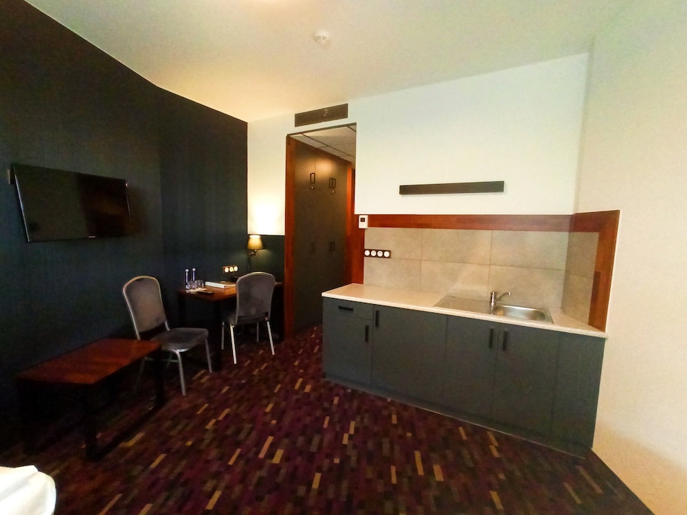 City Twin Room, 2 Twin Beds, Kitchenette photo 3