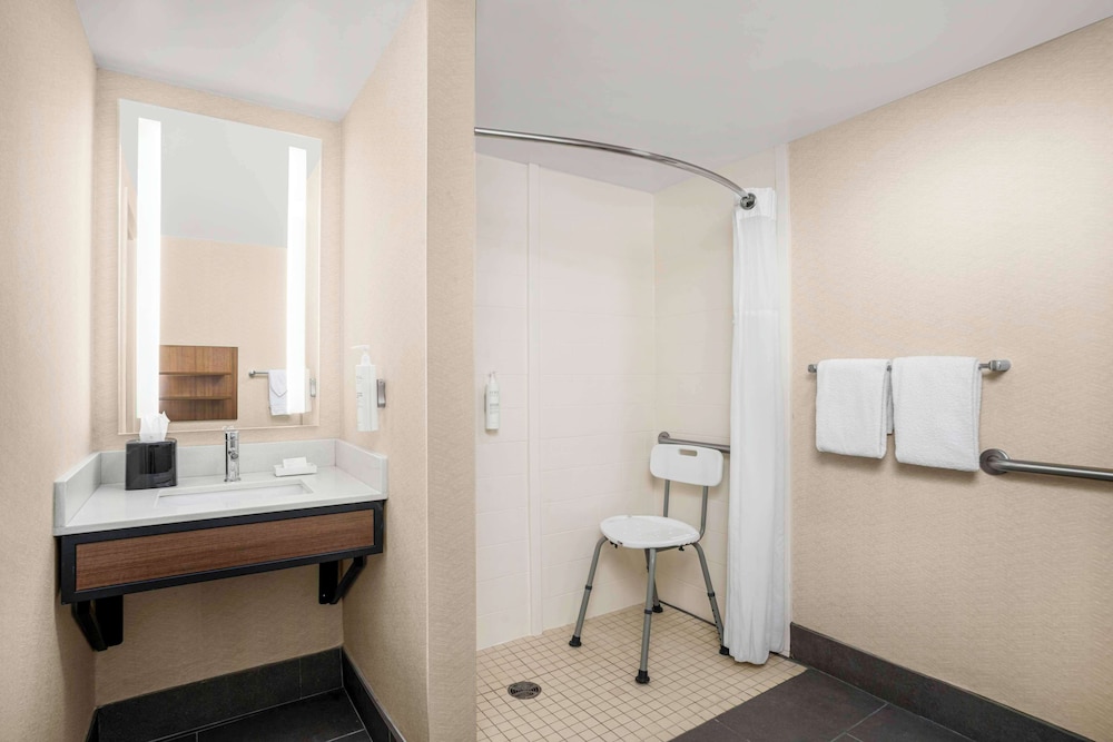 Room, 2 Queen Beds, Accessible - Photo 3