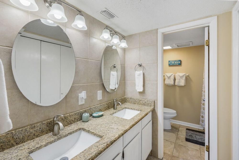 Condo, 3 Bedrooms, Balcony, Partial Ocean View (330) photo 2