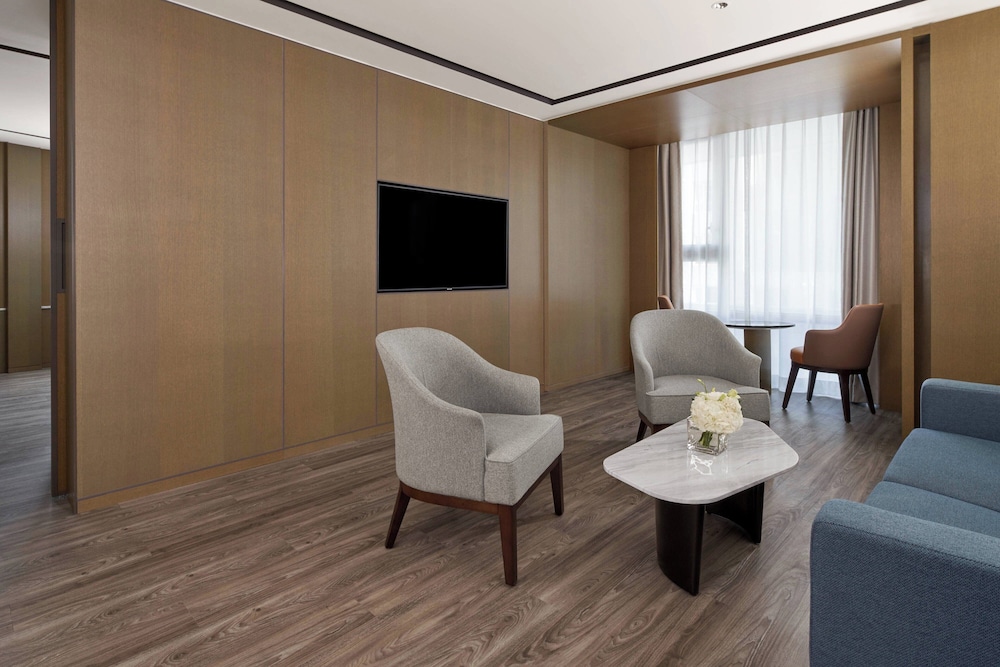 Executive Suite, 1 King Bed - Photo 7