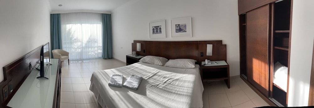 Suite - Photo 1