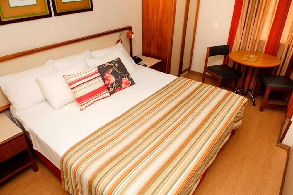 Deluxe Room, 1 King Bed photo 1