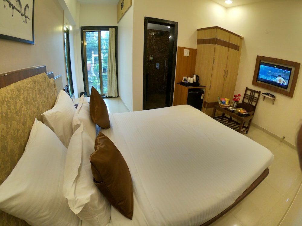 Deluxe Room - Photo 7