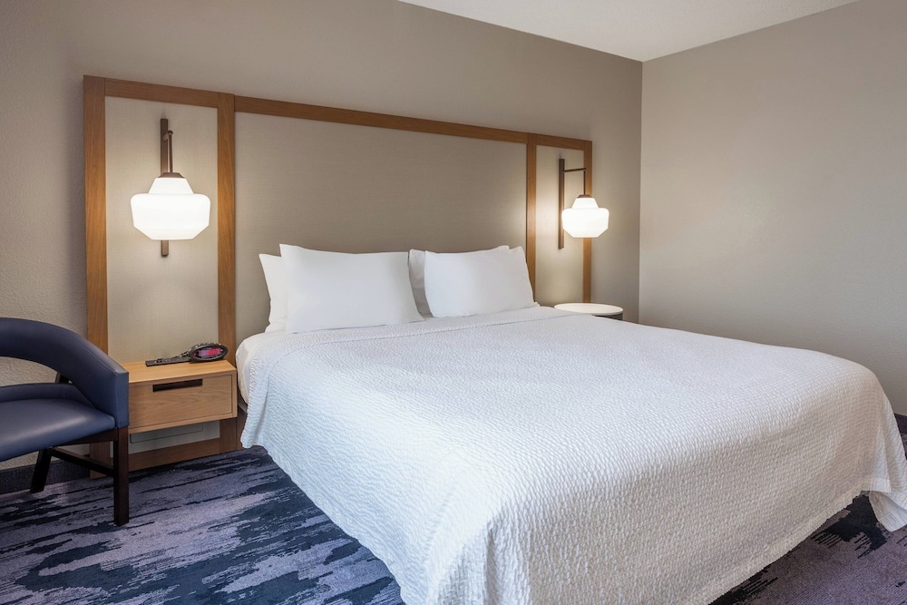 Room, 1 King Bed (Mobility/Hearing Access, Roll-in Shwr) - Photo 1