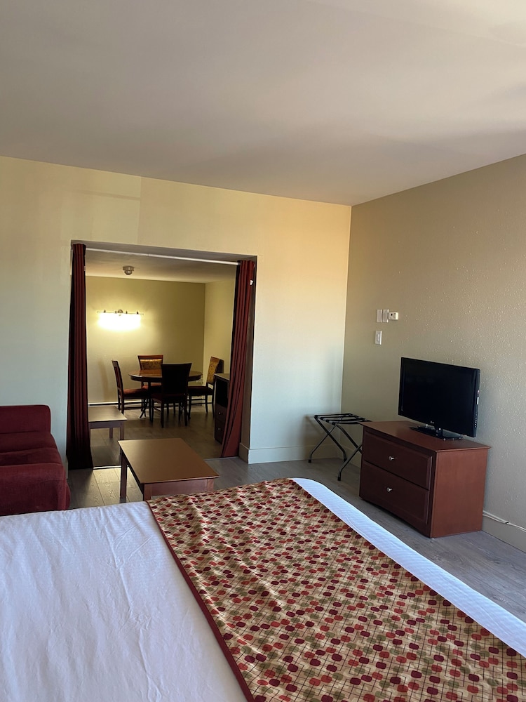 Upgraded, Suite, Multiple Beds, Non Smoking photo 1