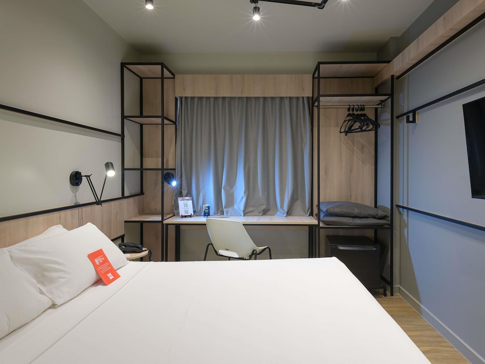Standard Room, 1 Double Bed, Accessible, Non Smoking photo 3