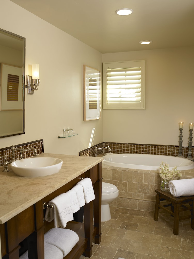 Deluxe Room, Non Smoking (California King Bed) photo 3