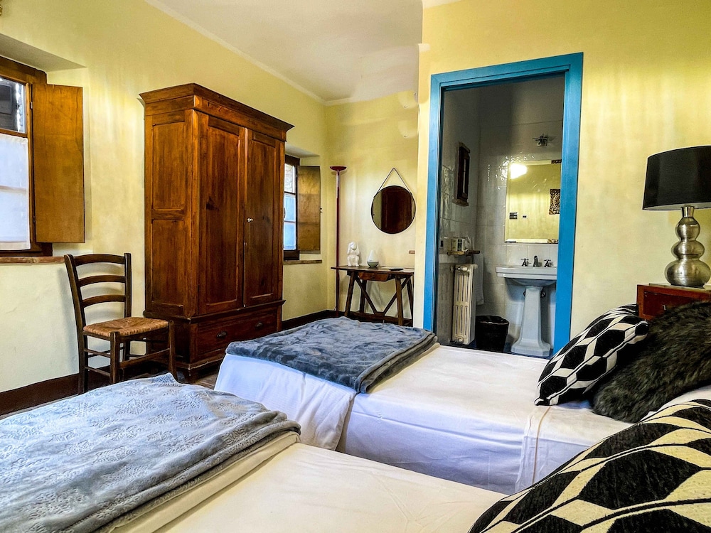 Standard Double Room - Photo 2