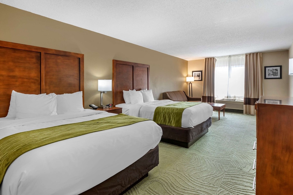 2 Queen Beds, Nonsmoking, Larger Room photo 1