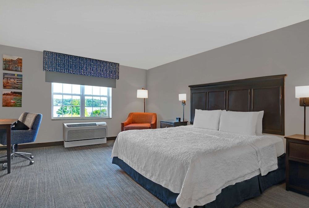 Room, 1 King Bed, River View (Shower Only) - Photo 1