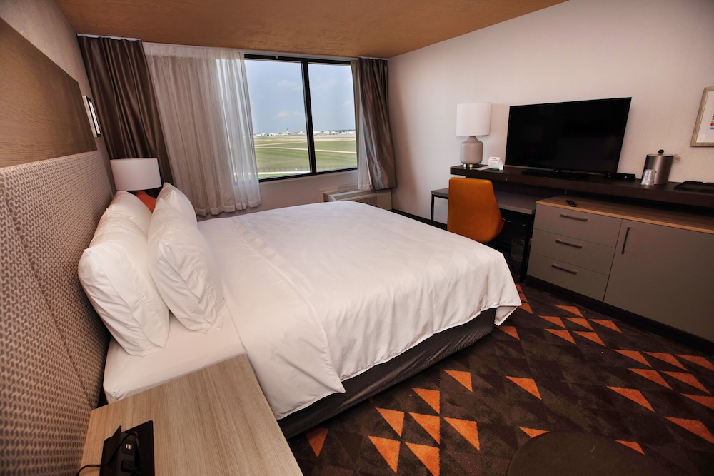 Standard Room, 1 King Bed, Accessible (Communications, Accessible Tub) - Photo 3