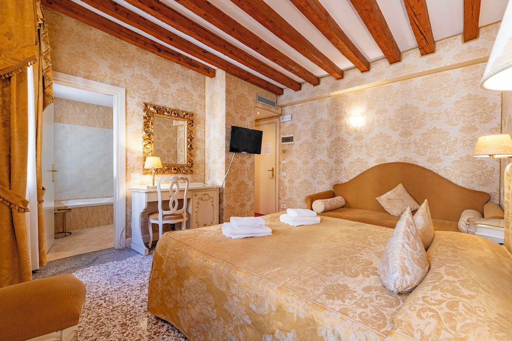 Classic Triple Room photo 1