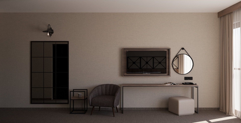 Studio, Balcony