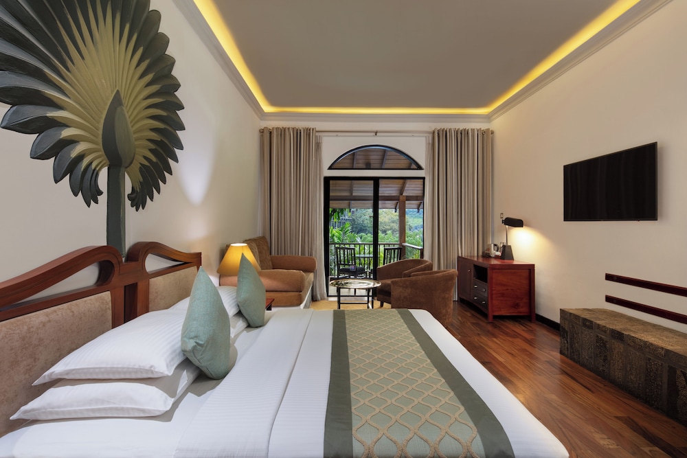 Deluxe Room, 1 King Bed - Photo 1