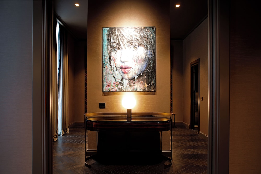 Signature Suite, 2 Bedrooms, Sauna, City View