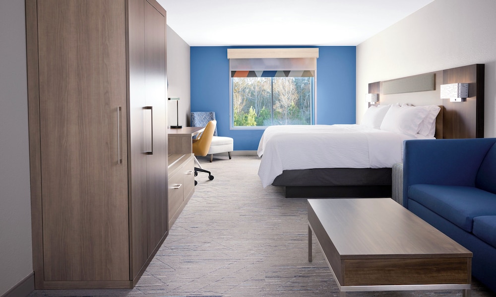 Standard Room, 1 King Bed, Jetted Tub photo 2