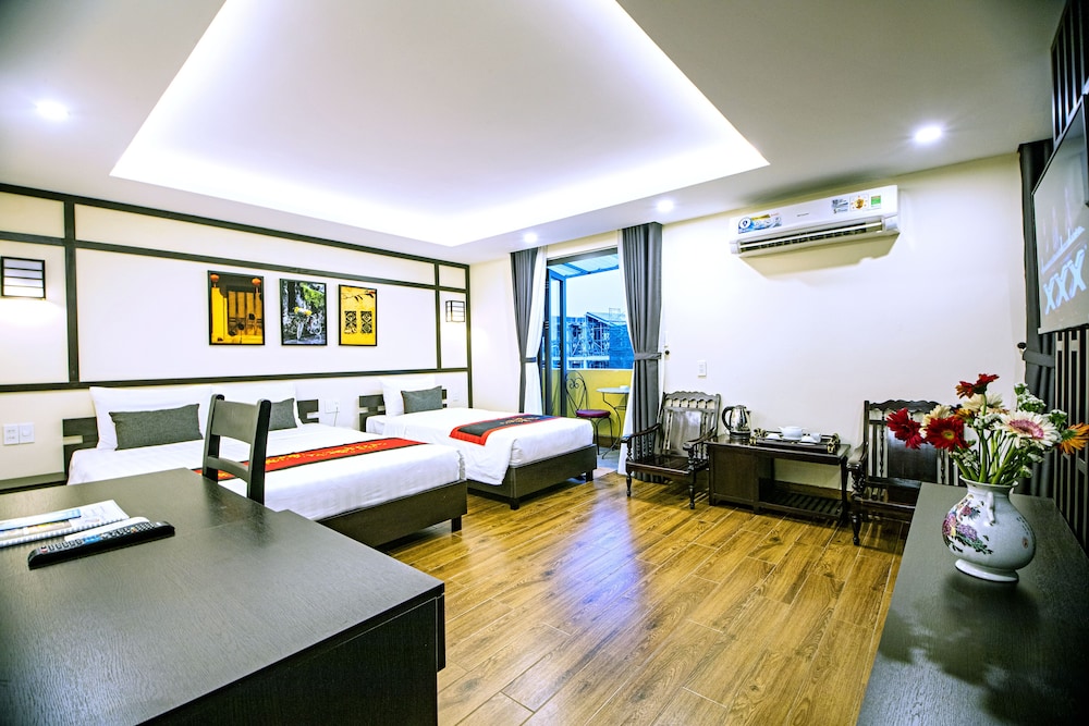 Deluxe Triple Room, Balcony - Photo 2