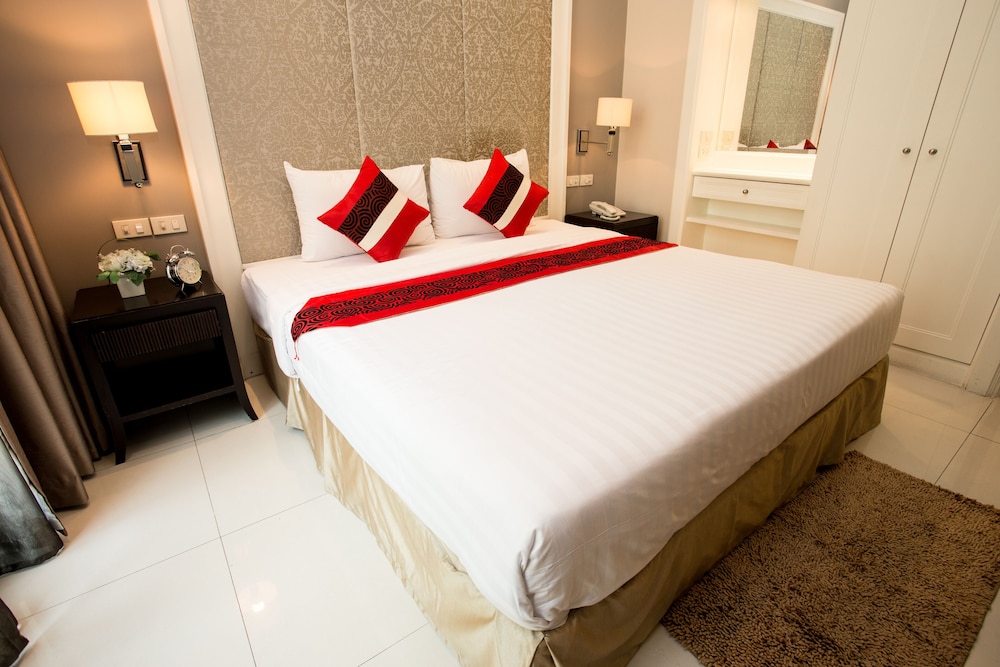 Executive Room, 1 King Bed, City View photo 3