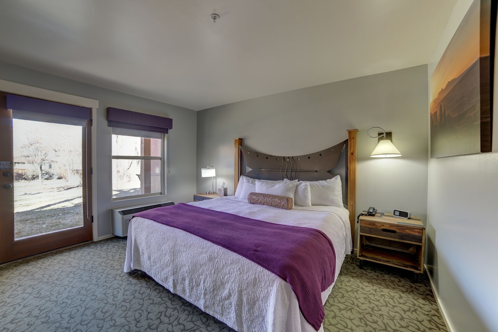 Junior Suite, 1 King Bed with Sofa bed