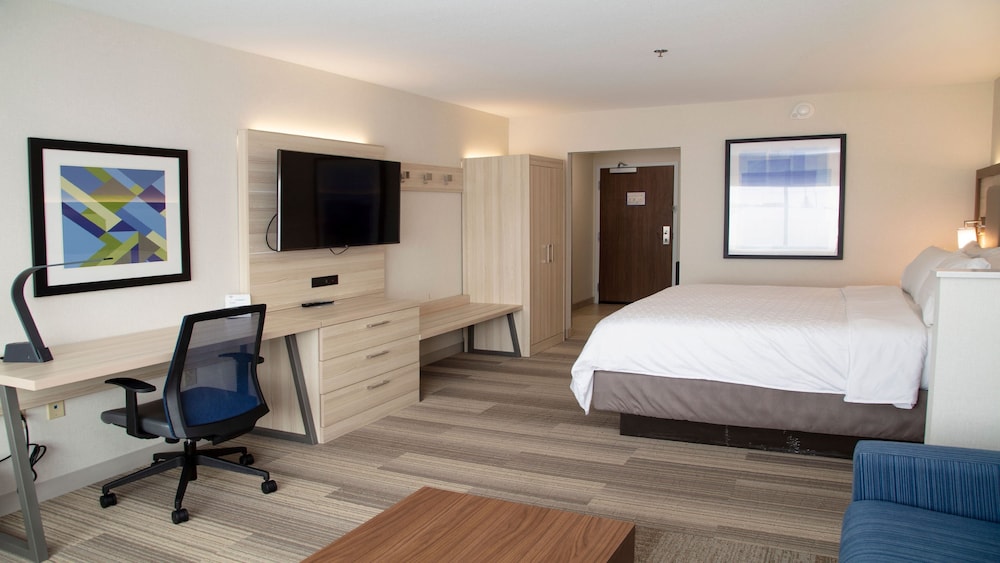 Standard Room, 1 King Bed, Accessible (Communications, Mobility) photo 3