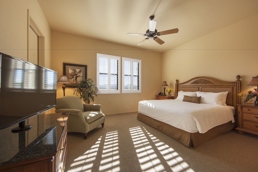 Suite, 1 King Bed, Non Smoking - Photo 3