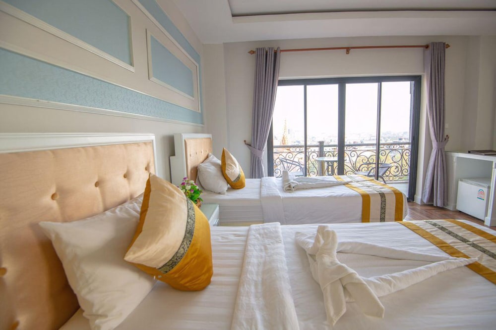 Superior Twin Room with Balcony - Photo 16
