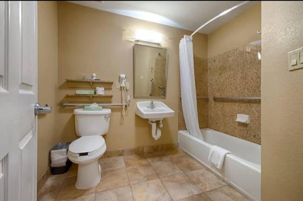 Suite, 1 Queen Bed, Accessible (Mobility Accessible)