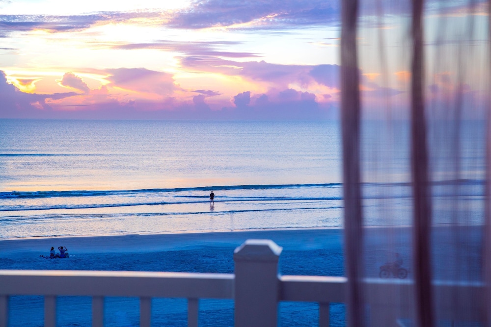 Suite, 1 King Bed with Sofa bed, Balcony, Oceanfront (Mobility Accessible, Tub)