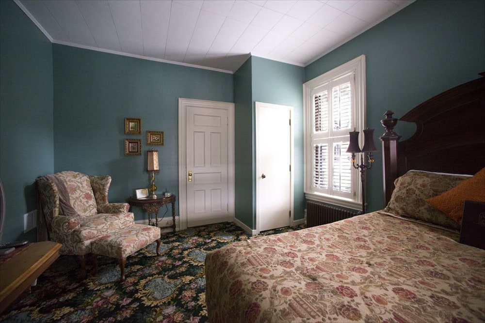 Room 5 - Balcony Room photo 2
