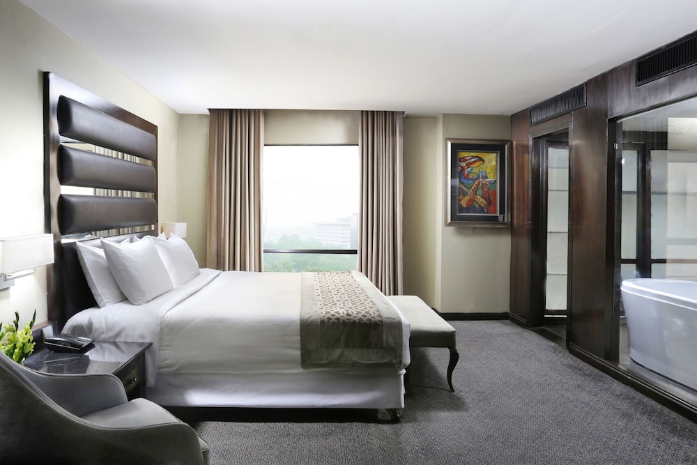 Executive Suite, 1 King Bed - Photo 1