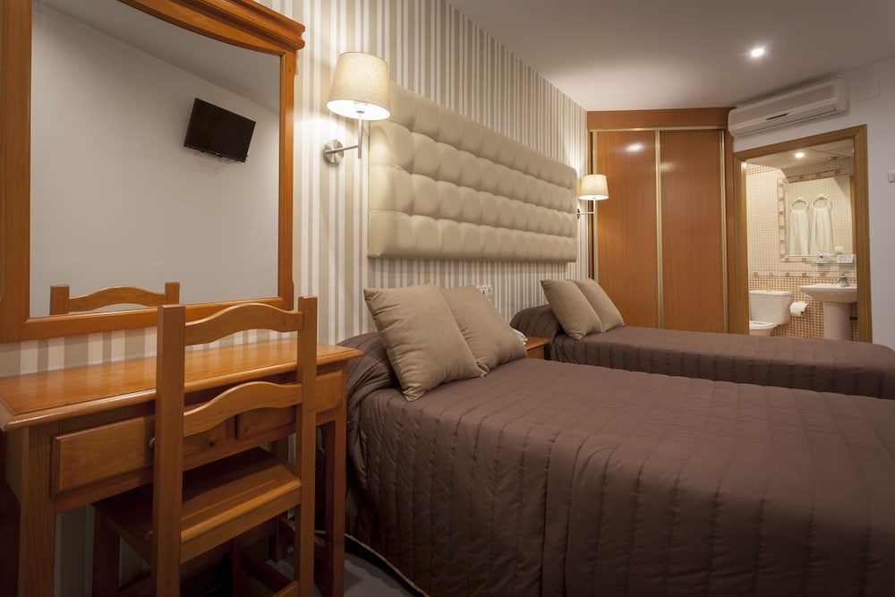 Double or Twin Room photo 3