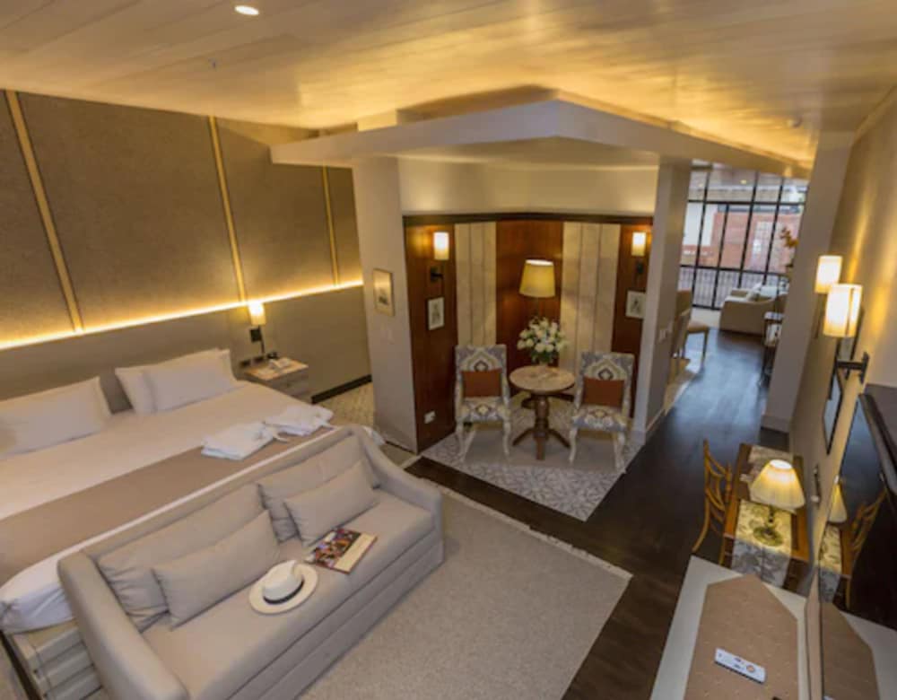 Exclusive Suite, 1 King Bed with Sofa bed, Kitchen, Executive Level photo 1