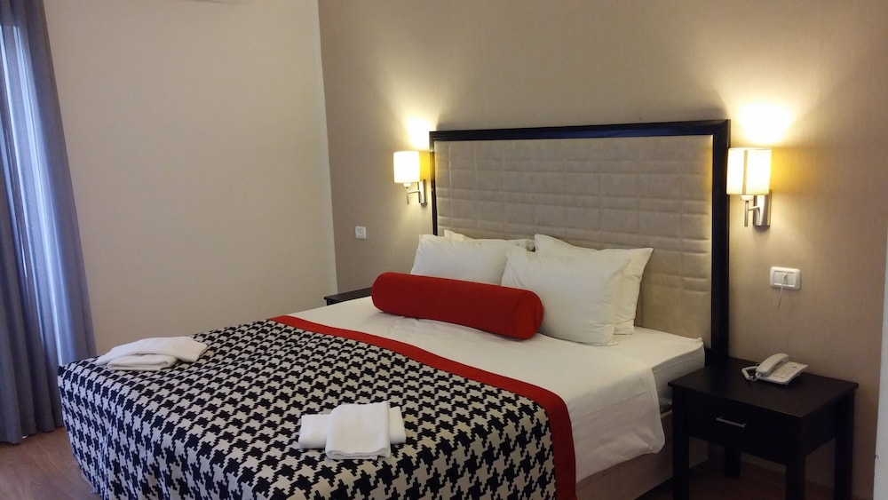 Premium Twin Room - Photo 5