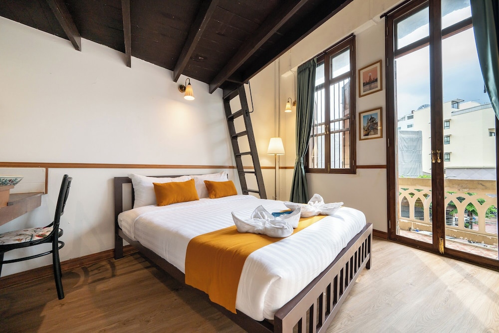 Deluxe Quadruple Room, 2 Queen Beds, Balcony, City View