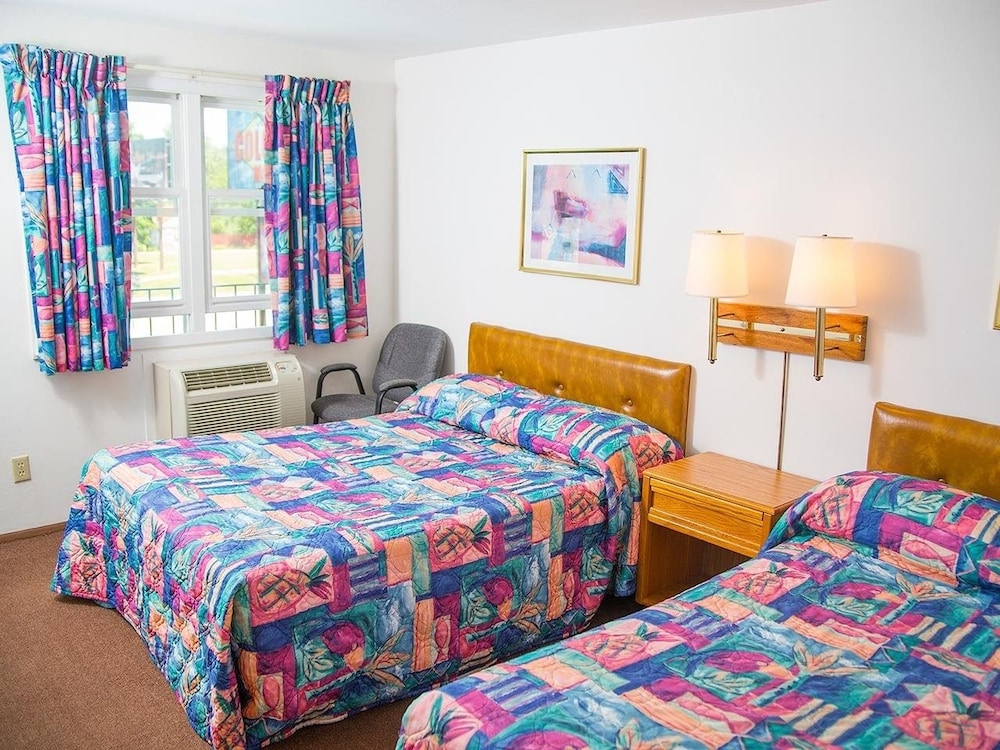 Room, 2 Queen Beds photo 1