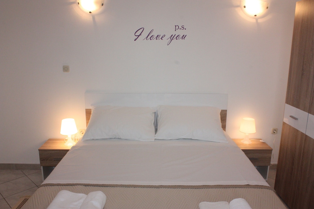 Romantic Studio, 1 Queen Bed (16)