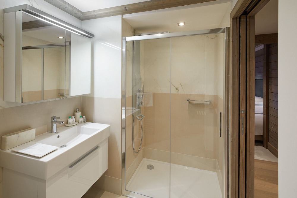 Three-Bedroom Prestige Apartment photo 2