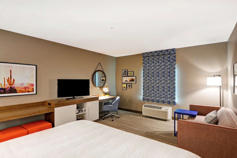Room, 1 King Bed with Sofa bed, Accessible, Bathtub photo 2