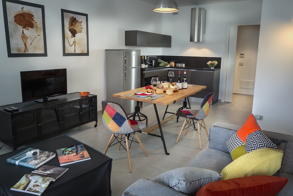 Deluxe Triple Room - Photo 17