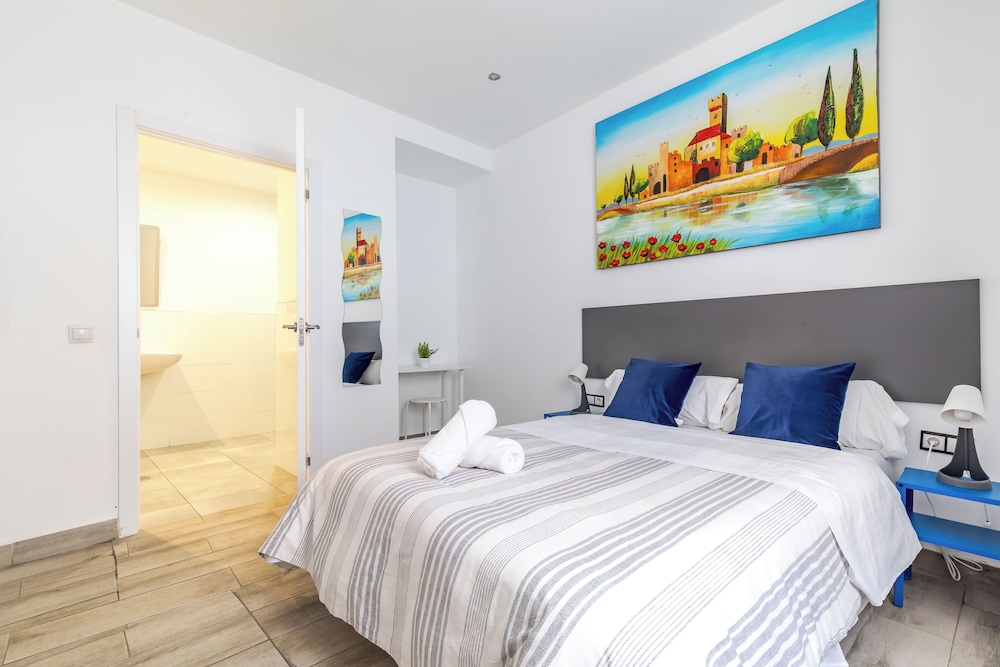 Basic Double Room, 1 Double Bed - Photo 2
