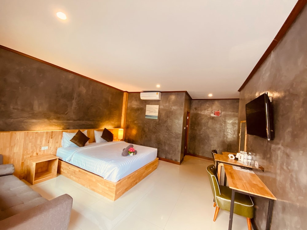 Deluxe Double Room, Bathtub - Photo 10
