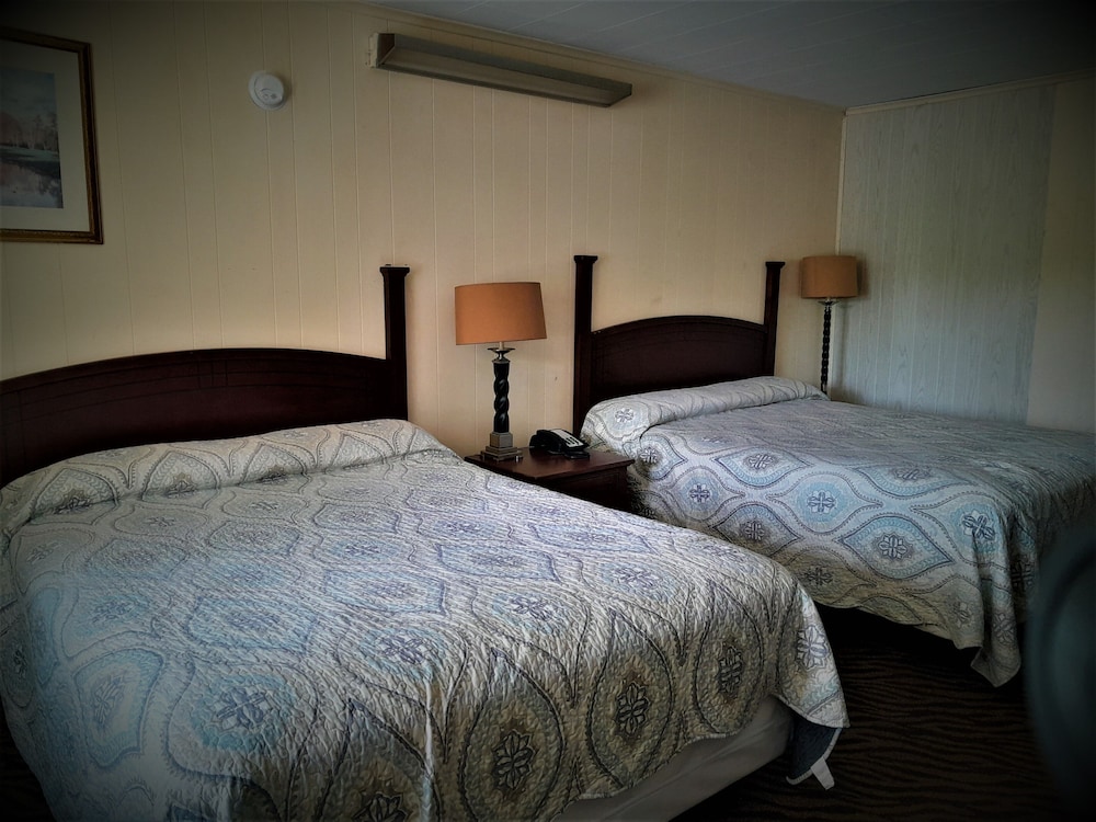Standard Room, 2 Queen Beds, Smoking photo 1