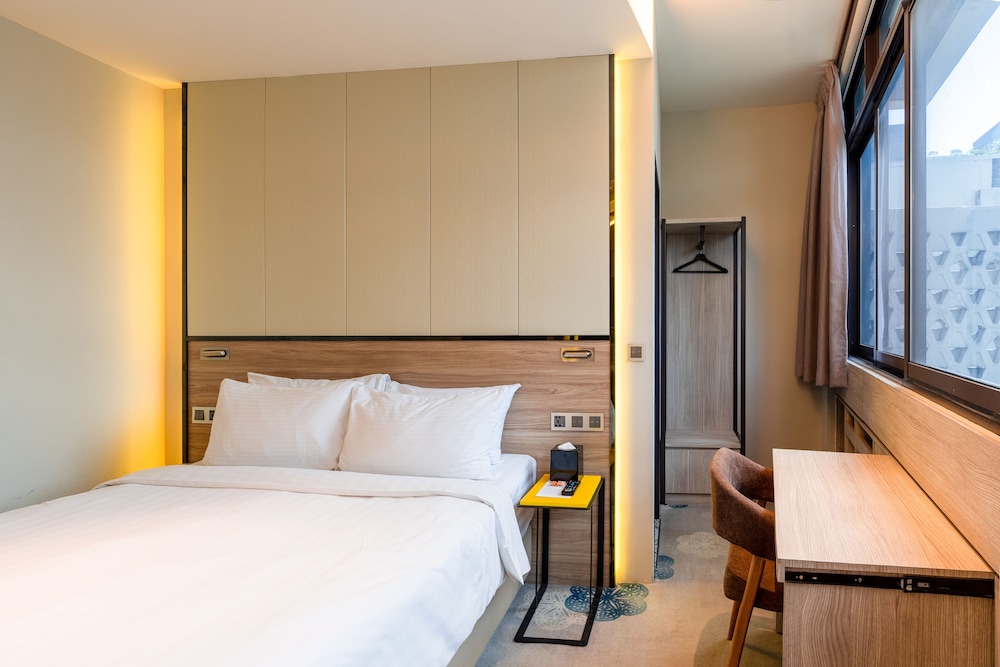 Deluxe Double Room, City View photo 2