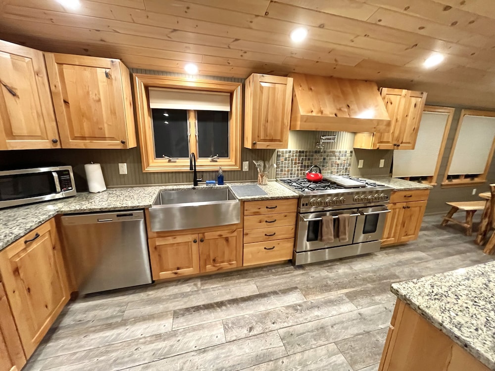 Luxury Cabin, 3 Bedrooms, Fireplace, Lake View photo 2