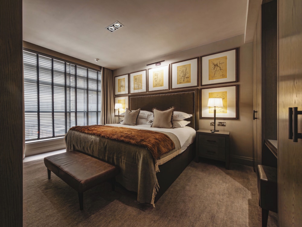 Signature Suite