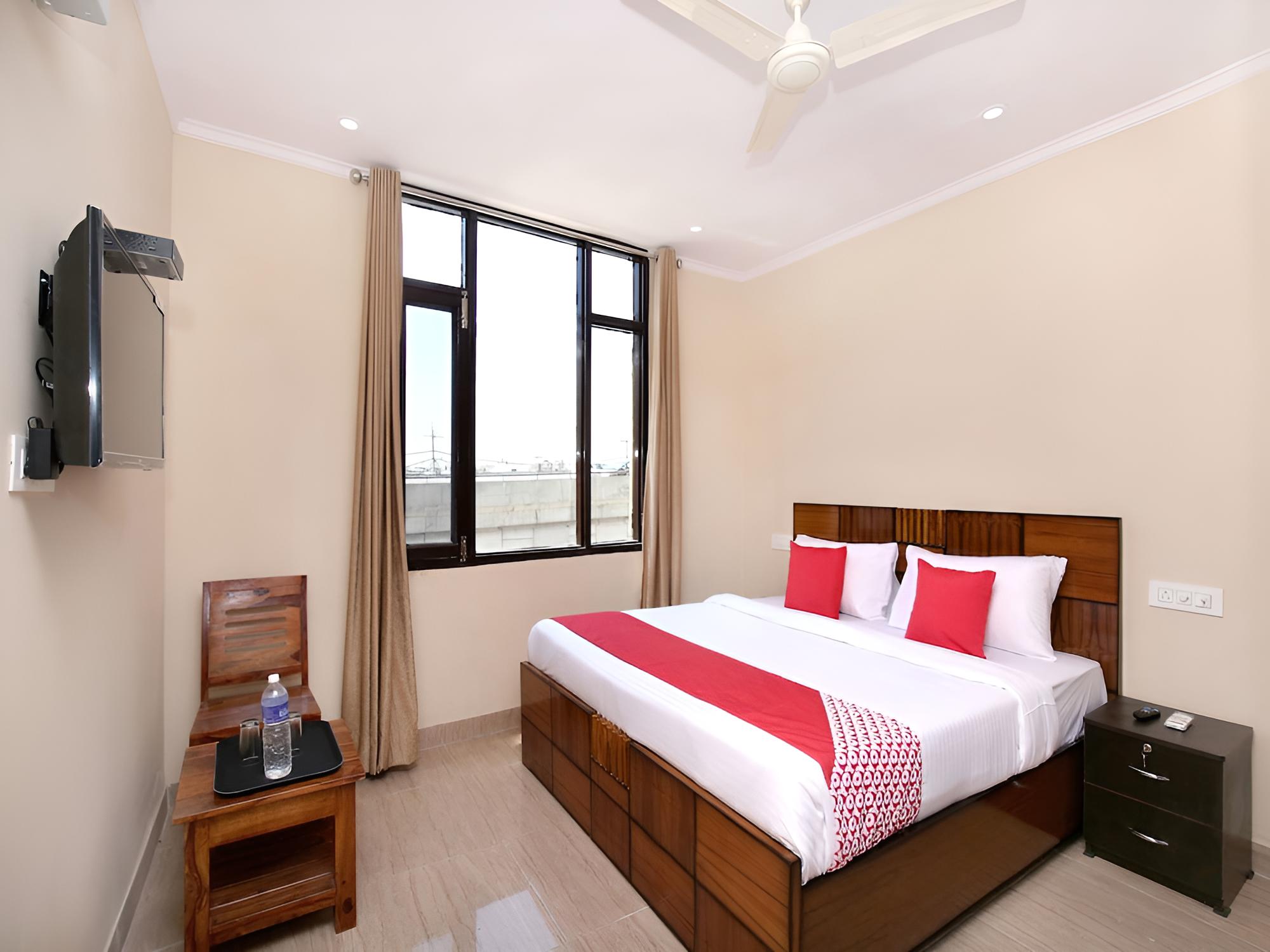 Double Room, 1 King Bed photo 1