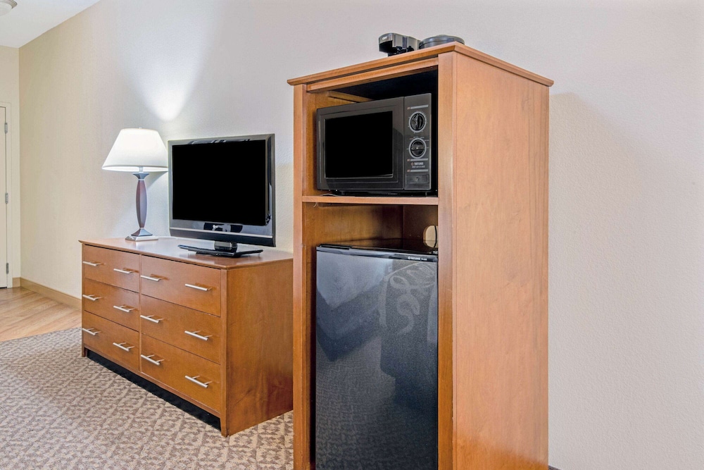 Room, 1 King Bed, Non Smoking - Photo 1