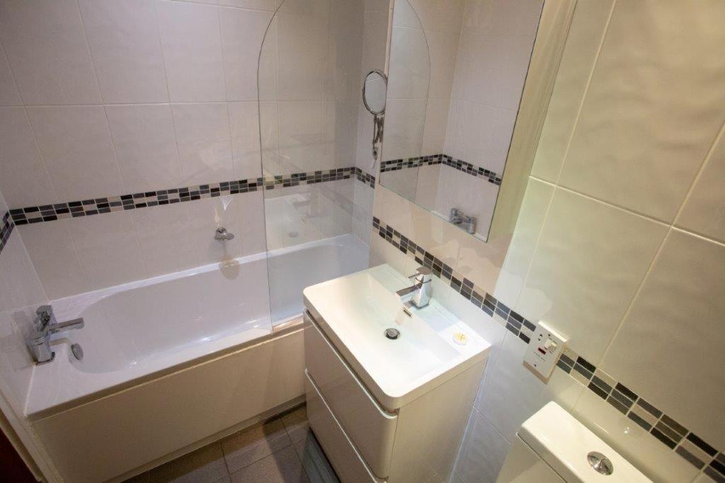 Standard King Room - Photo 4