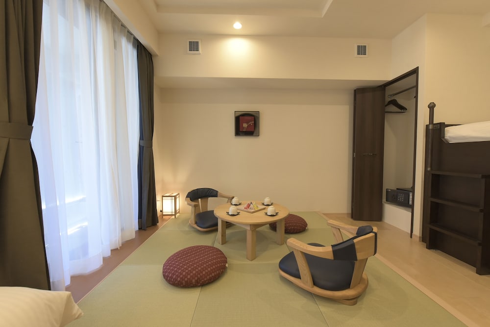 Japanese Western Style Corner Family Room, Non Smoking photo 3